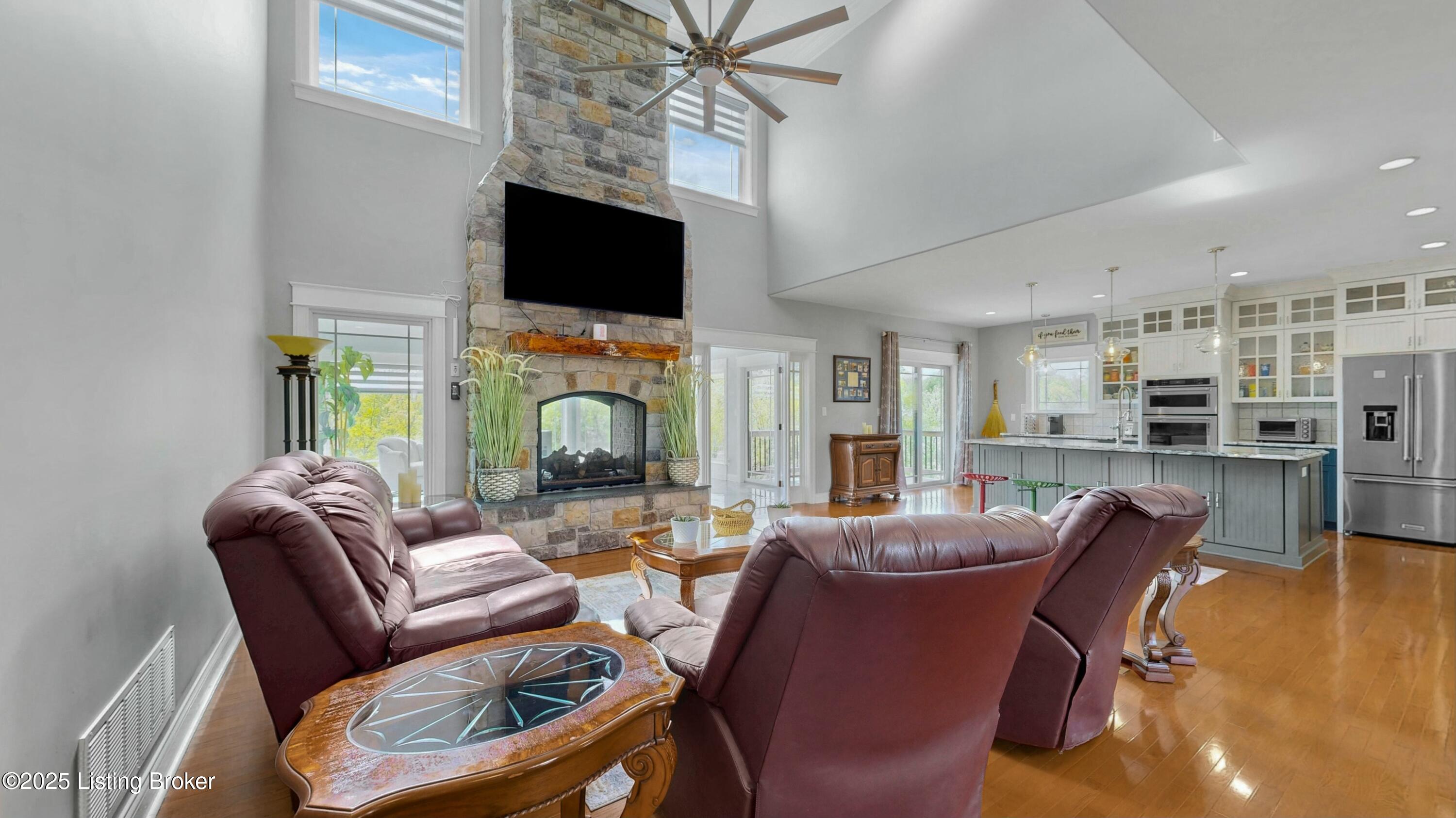 8026 Wooded Ridge Dr, Louisville, Kentucky image 13