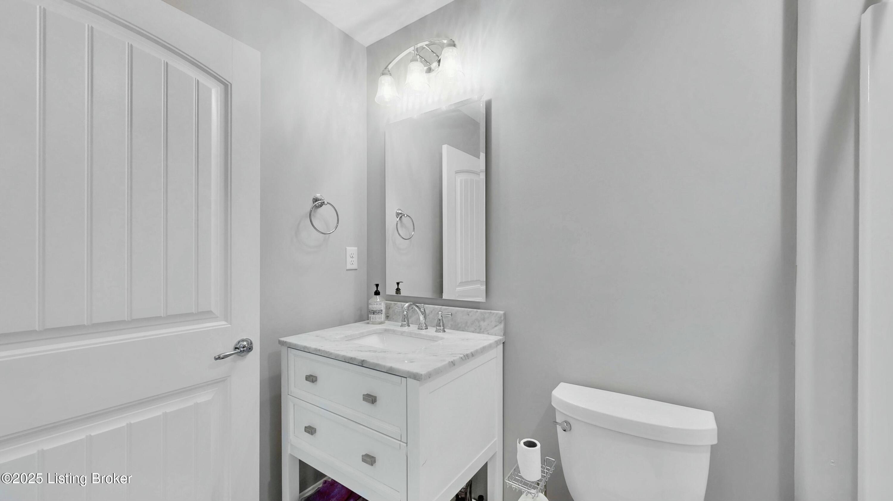 8026 Wooded Ridge Dr, Louisville, Kentucky image 38