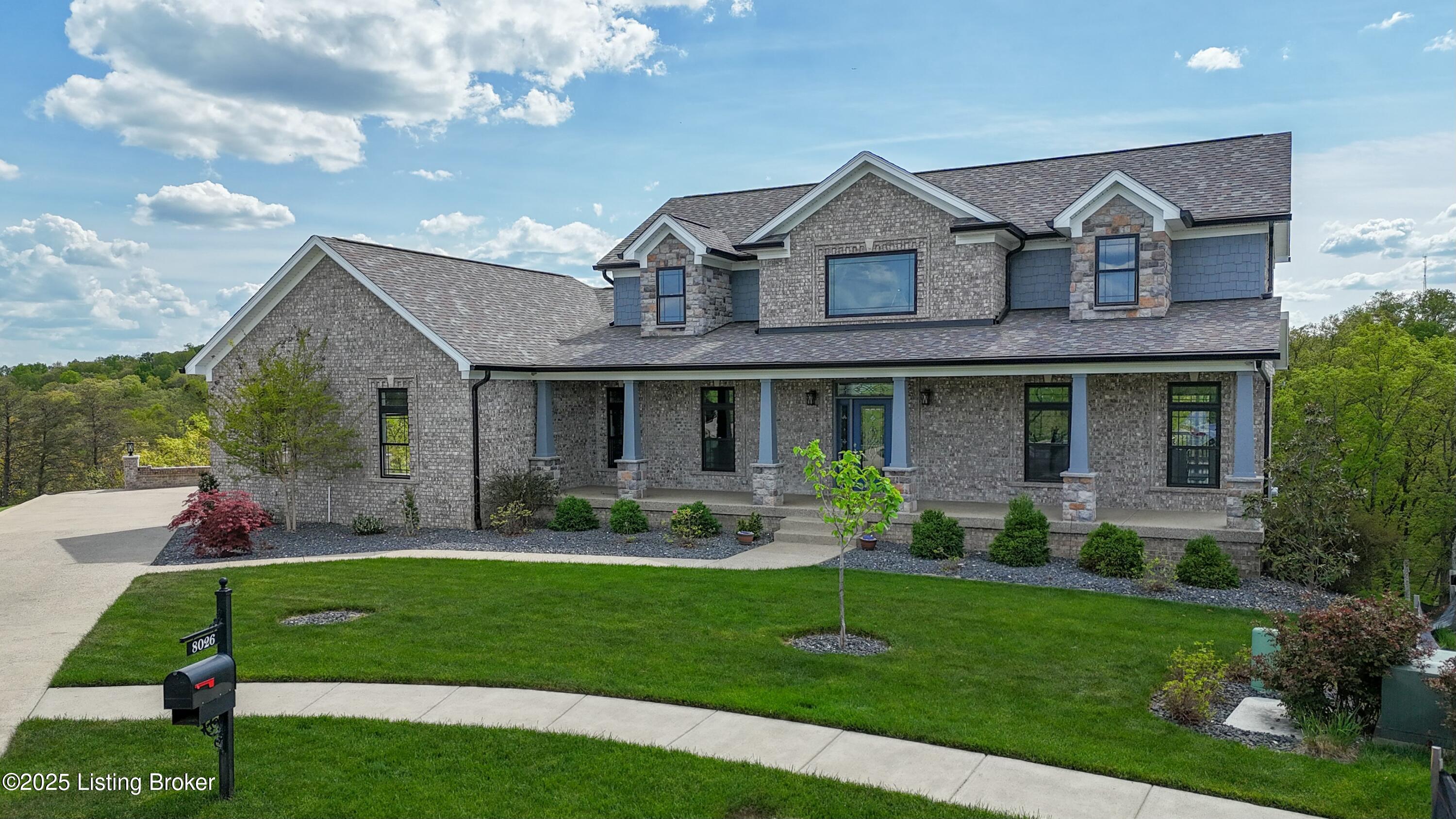 8026 Wooded Ridge Dr, Louisville, Kentucky image 4