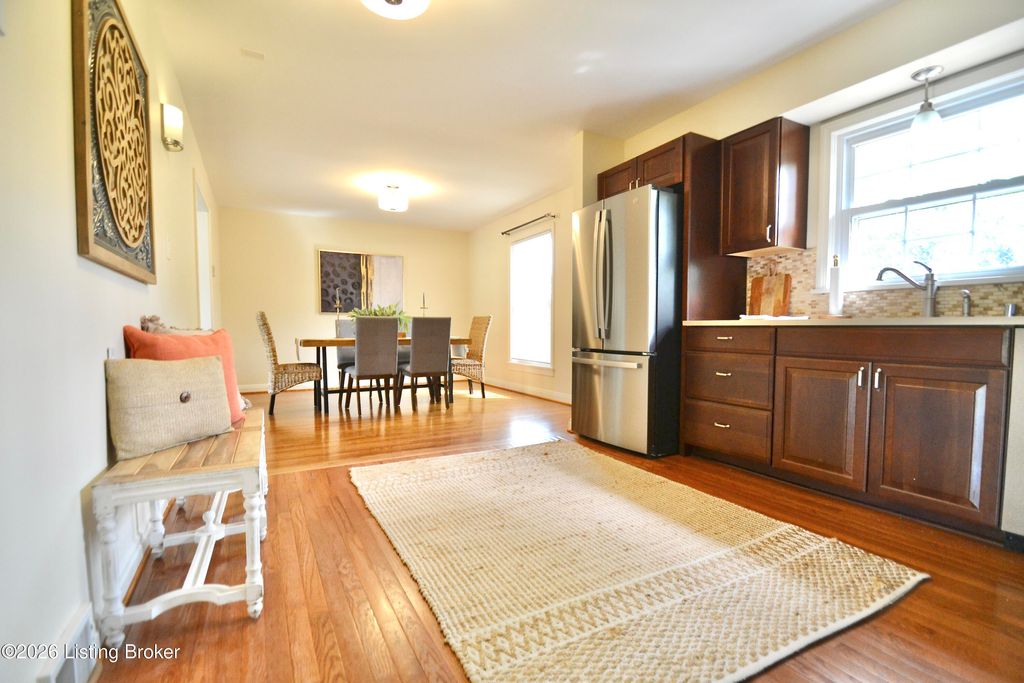 Photo of 822 Circle Hill Rd, Louisville, KY 40207 (MLS # 1713898)