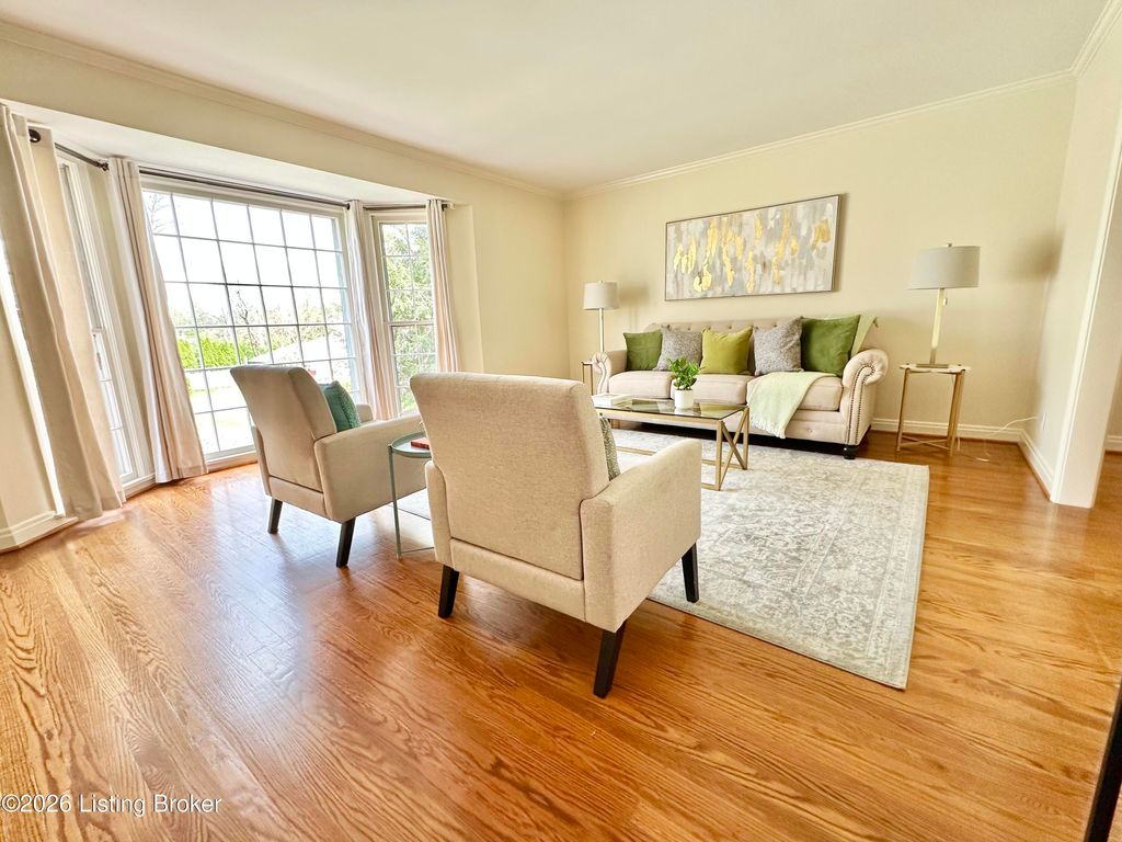 Photo of 822 Circle Hill Rd, Louisville, KY 40207 (MLS # 1713898)