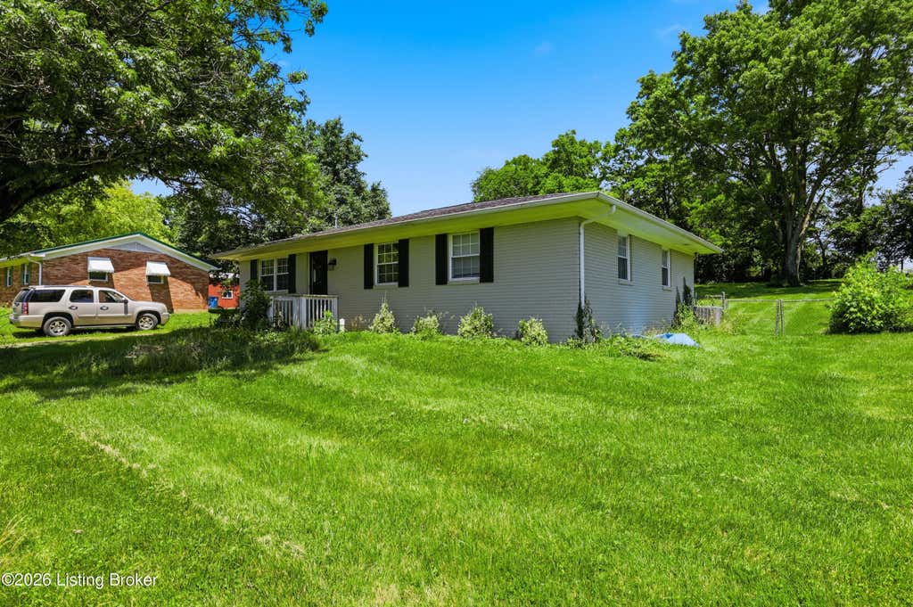 Photo of 218 Finchville Rd, Shelbyville, KY 40065 (MLS # 1721001)