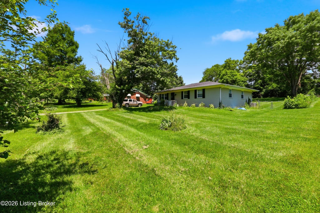 Photo of 218 Finchville Rd, Shelbyville, KY 40065 (MLS # 1721001)