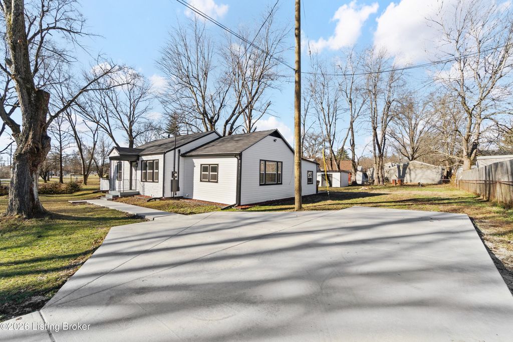 Photo of 7712 3rd Street Rd, Louisville, KY 40214 (MLS # 1712712)