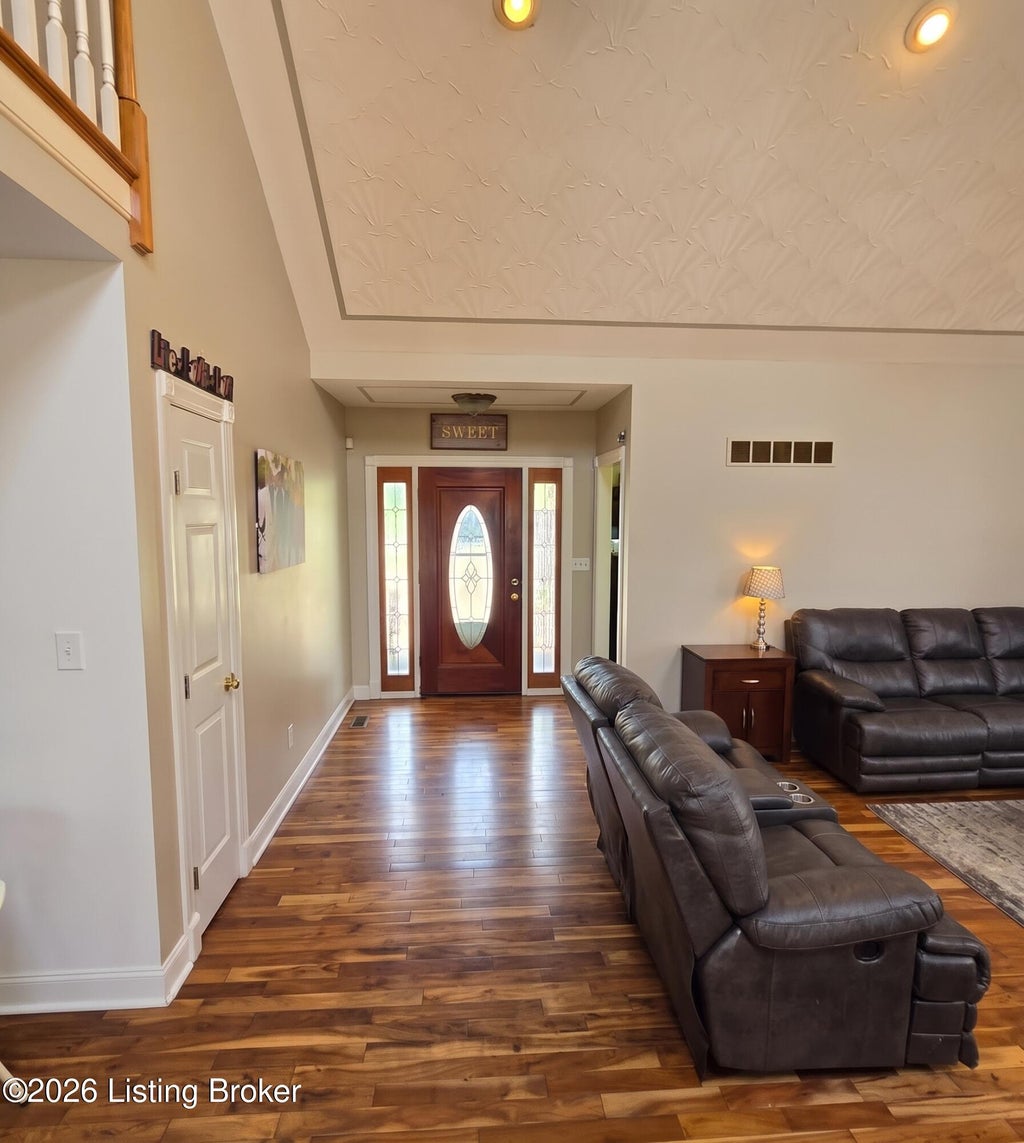 Photo of 4013 Stonelanding Ct, Louisville, KY 40272 (MLS # 1729778)