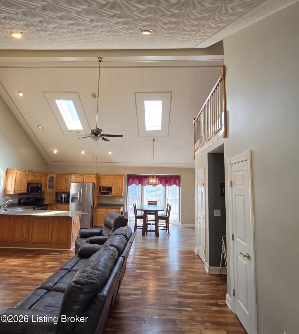 Photo of 4013 Stonelanding Ct, Louisville, KY 40272 (MLS # 1729778)