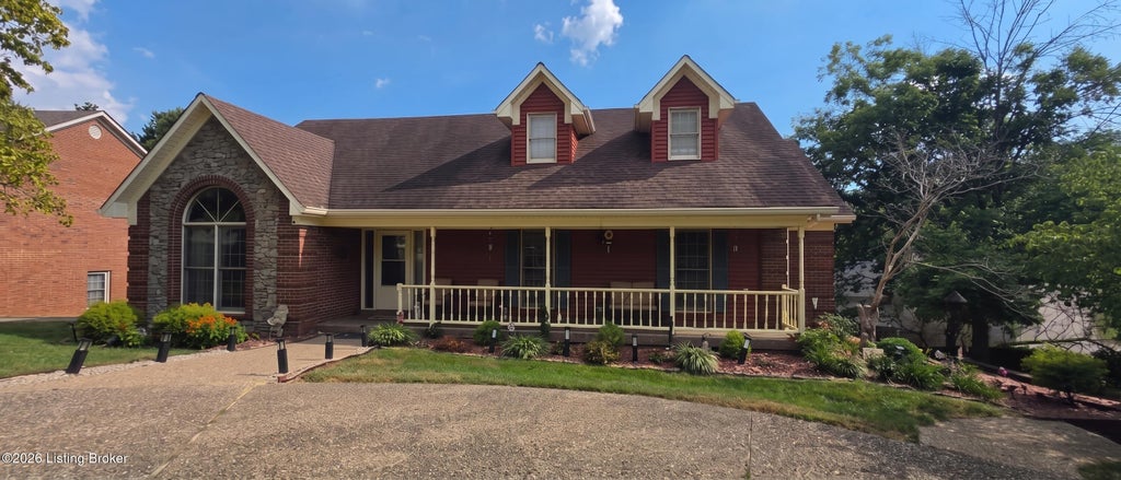 Photo of 4013 Stonelanding Ct, Louisville, KY 40272 (MLS # 1729778)