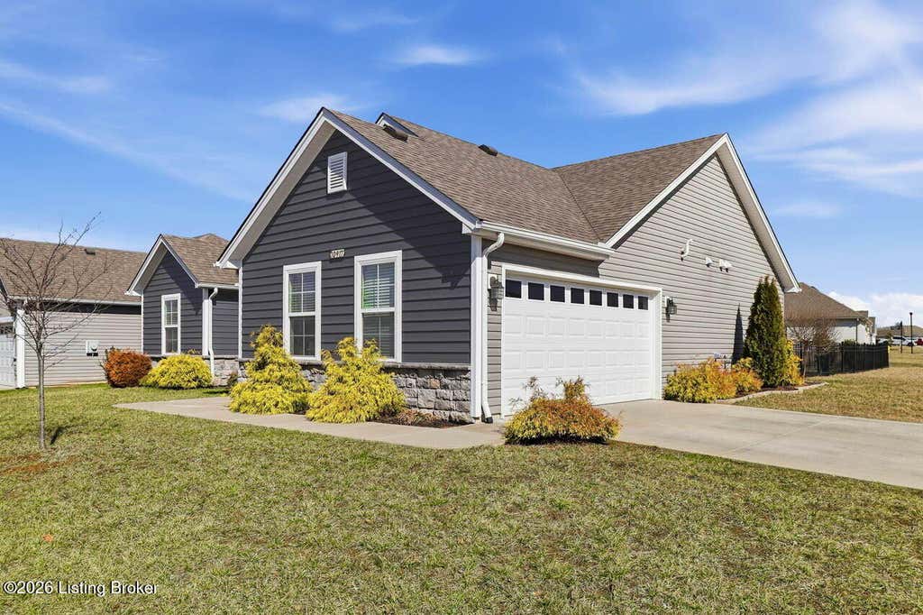 Photo of 10917 Hidden Trail Ct, Louisville, KY 40229 (MLS # 1724712)