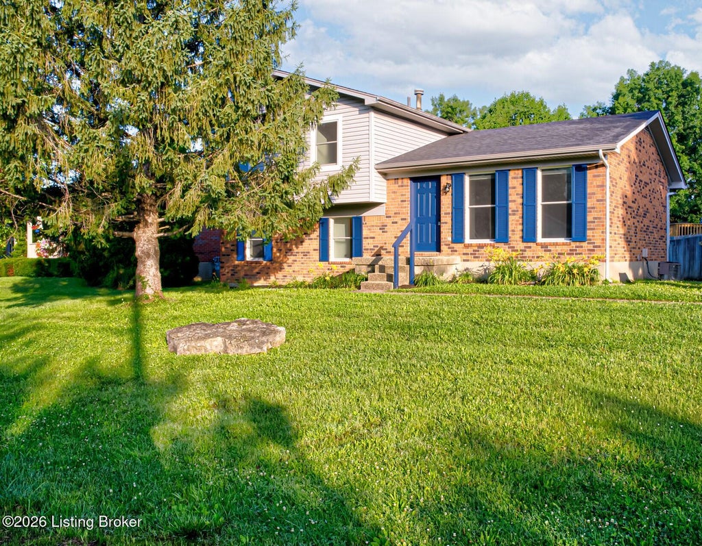 Photo of 4318 Cara Way, Louisville, KY 40299 (MLS # 1731803)