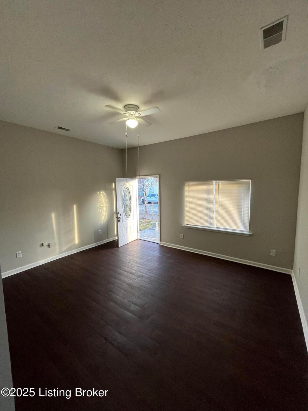 Photo of 613 E Kentucky St, Louisville, KY 40203 (MLS # 1717089)