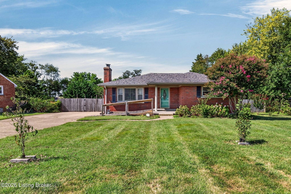Photo of 6714 Old Briscoe Ln, Louisville, KY 40228 (MLS # 1727759)