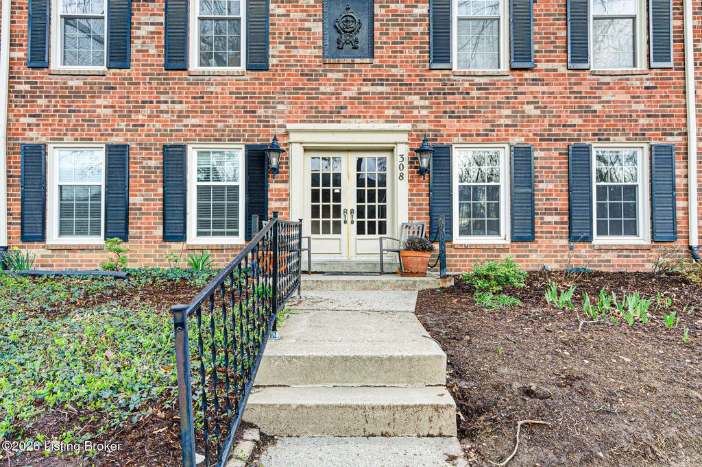 Photo of 308 Stonehenge Dr #102, Louisville, KY 40207 (MLS # 1709508)