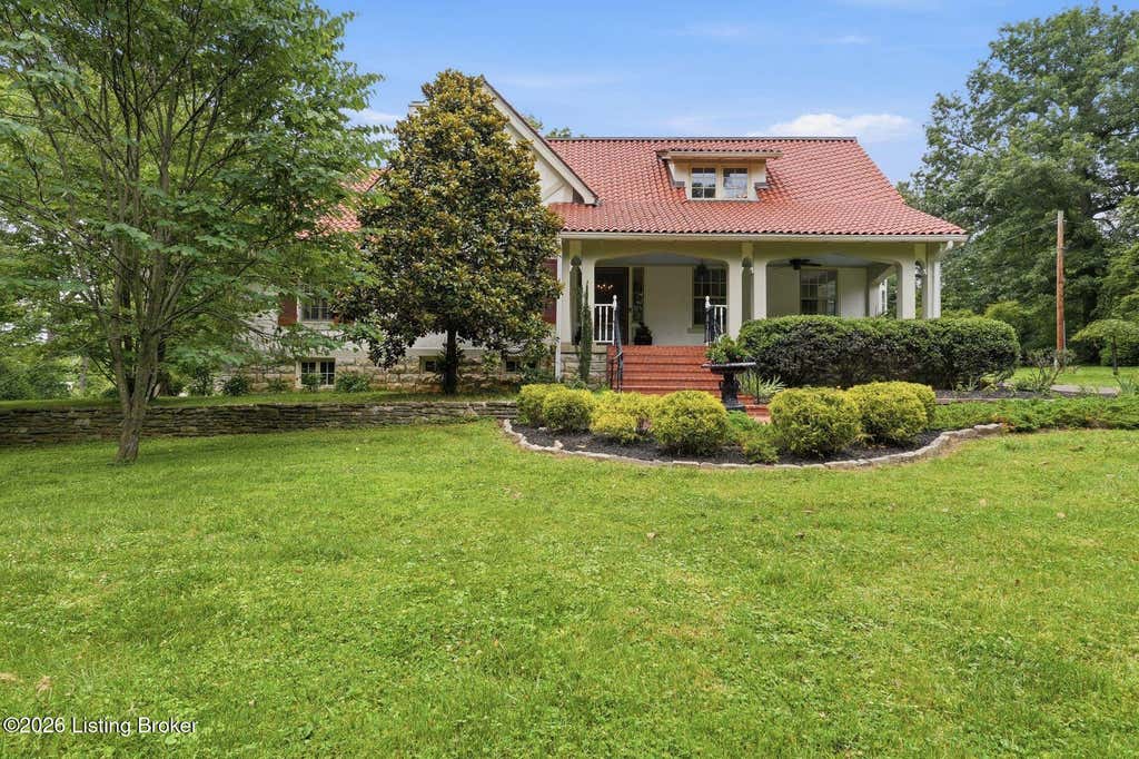 Photo of 11705 Owl Creek Ln, Anchorage, KY 40223 (MLS # 1719351)