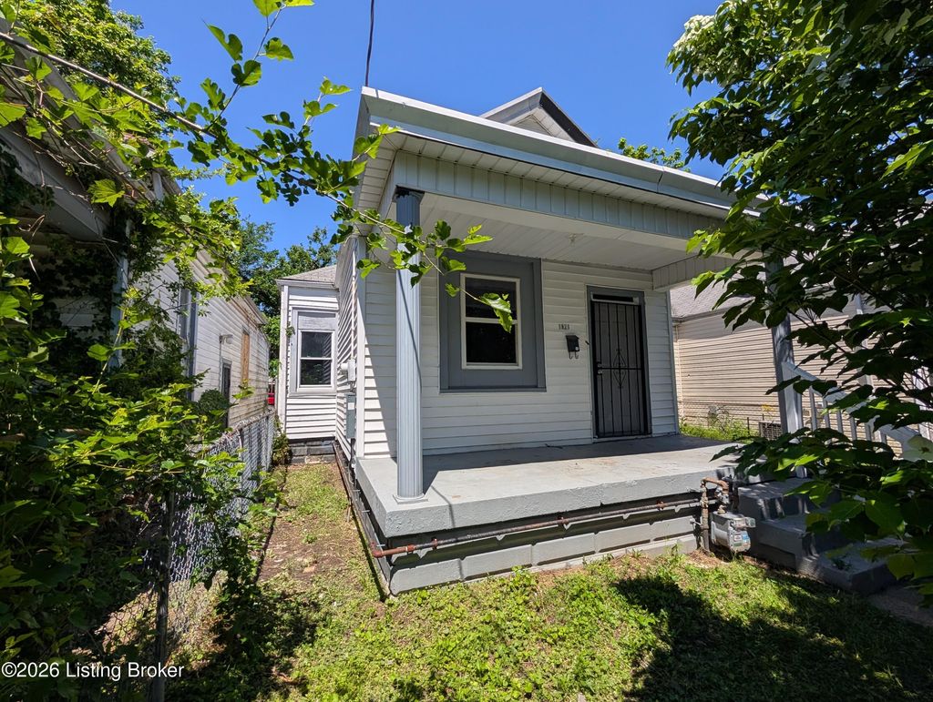 Photo of 1821 Date St, Louisville, KY 40210 (MLS # 1716020)