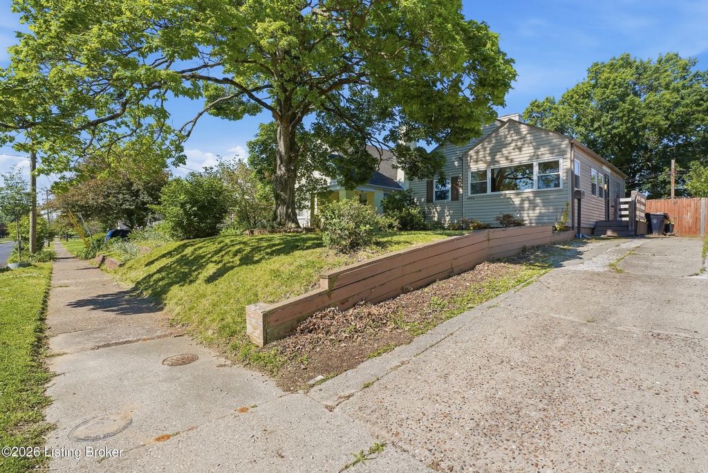 Photo of 4532 S 1st St, Louisville, KY 40214 (MLS # 1717046)