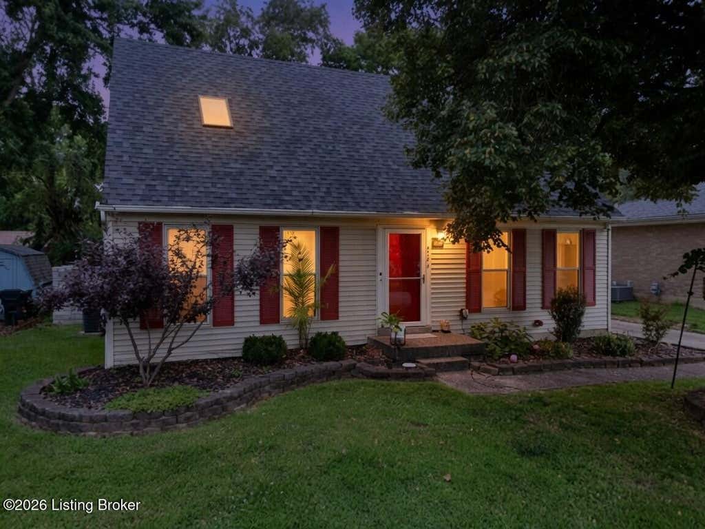 Photo of 8724 Loch Lea Ln, Louisville, KY 40299 (MLS # 1725169)