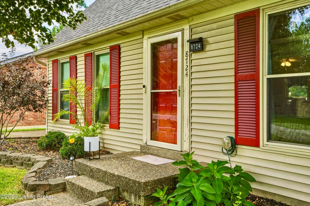 Photo of 8724 Loch Lea Ln, Louisville, KY 40299 (MLS # 1725169)