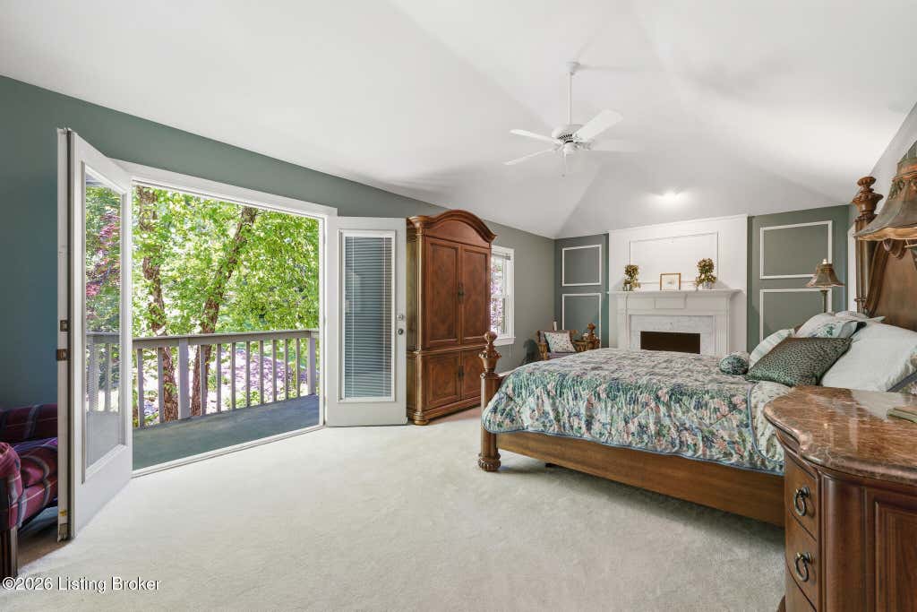 Photo of 430 Blankenbaker Ln, Louisville, KY 40207 (MLS # 1727006)