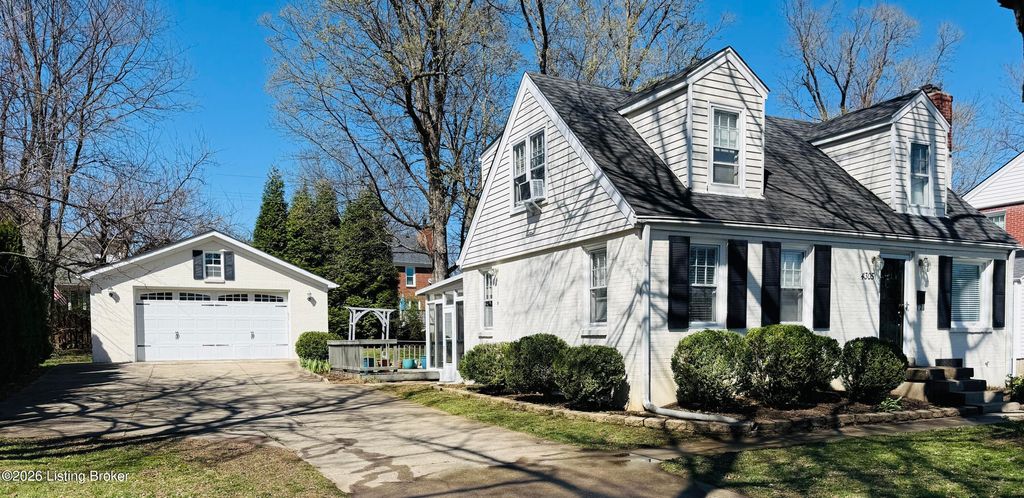 Photo of 4305 Westport Terrace, Louisville, KY 40207 (MLS # 1711327)