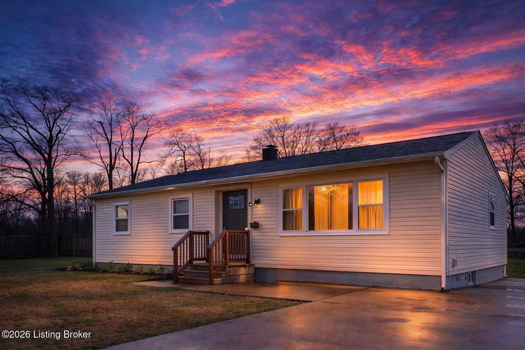 Photo of 309 Summit Ct, Louisville, KY 40243 (MLS # 1710395)