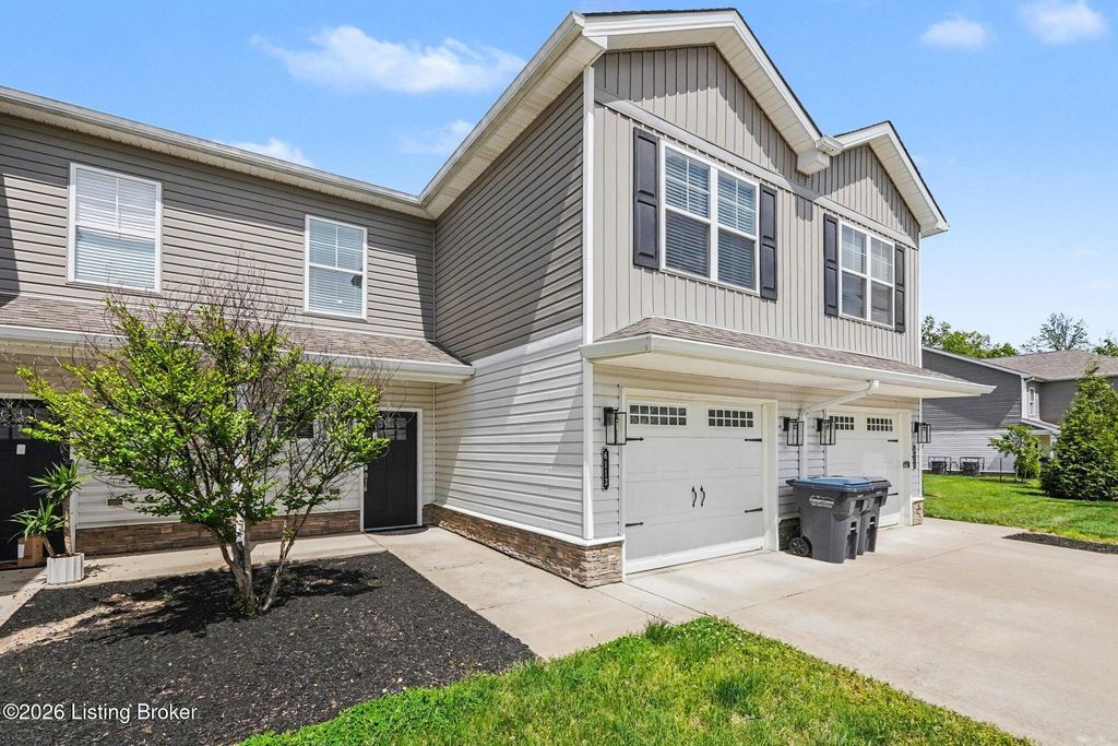 Photo of 6113 Casper Dr, Louisville, KY 40258 (MLS # 1715028)