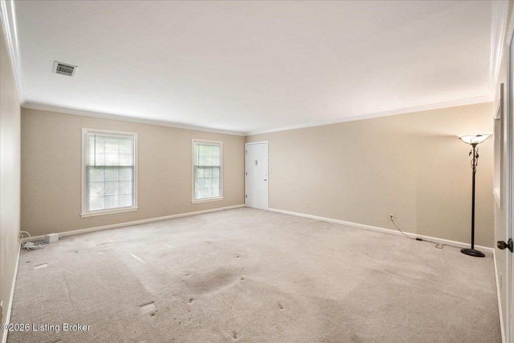 Photo of 278 Salisbury Square #APT 104, Louisville, KY 40207 (MLS # 1715345)