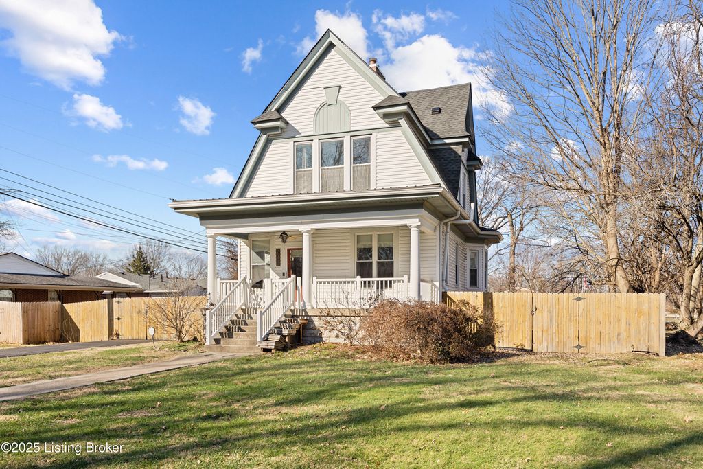 Photo of 2805 Klondike Ln, Louisville, KY 40218 (MLS # 1705928)