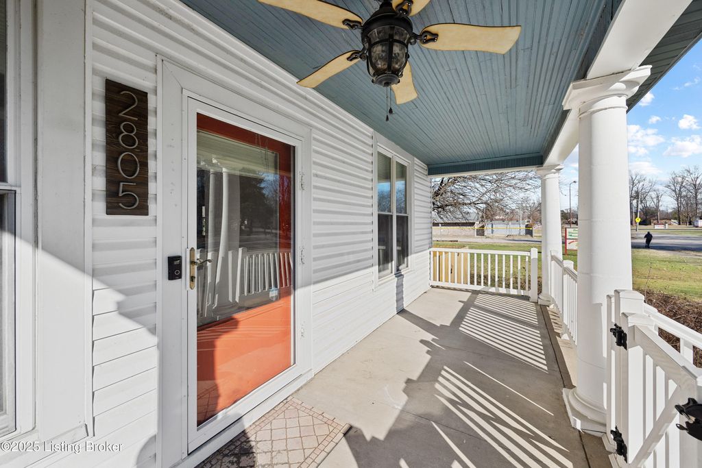 Photo of 2805 Klondike Ln, Louisville, KY 40218 (MLS # 1705928)