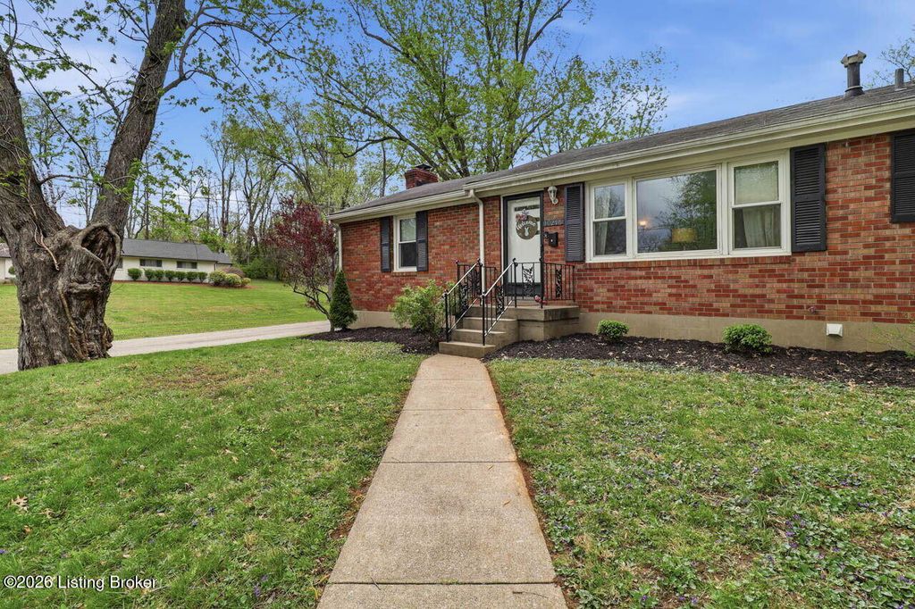 Photo of 10216 Barkley Dr, Louisville, KY 40299 (MLS # 1713079)