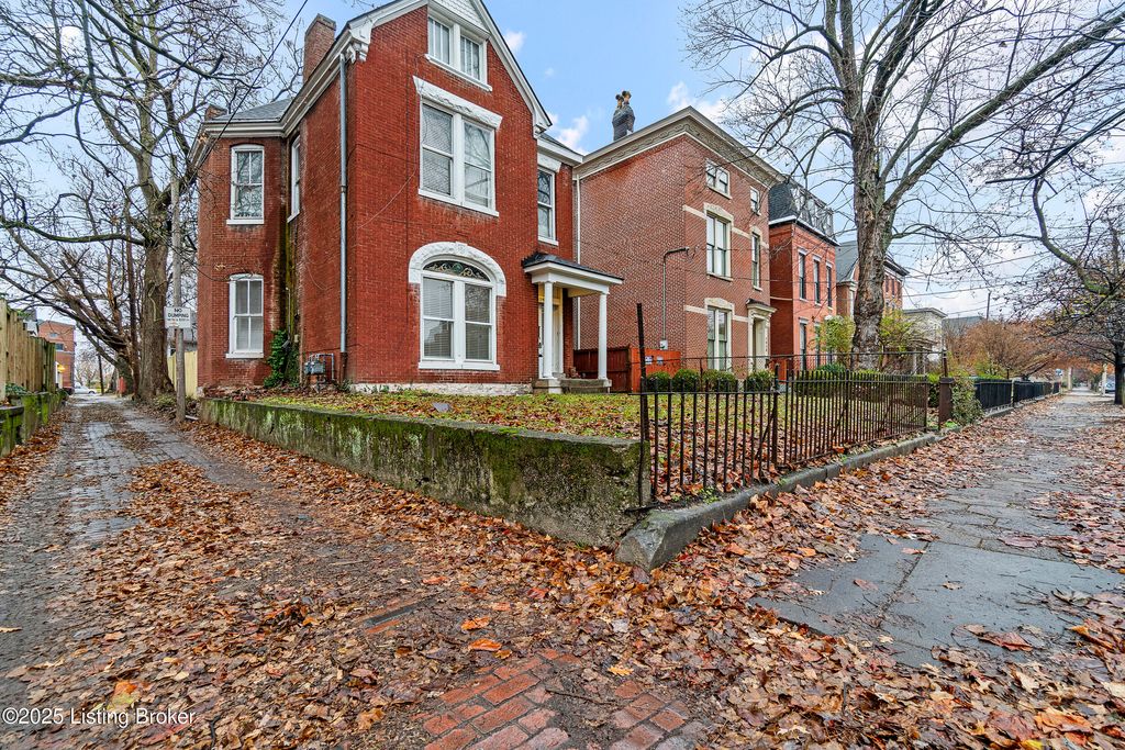 Photo of 1042 S 6th St, Louisville, KY 40203 (MLS # 1705154)