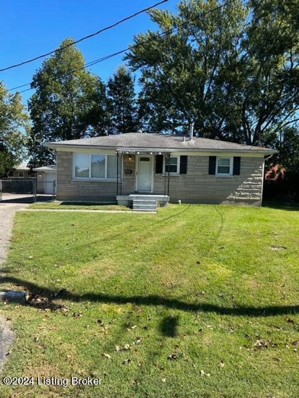 Photo of 4801 Margo Ave, Louisville, KY 40258 (MLS # 1707660)