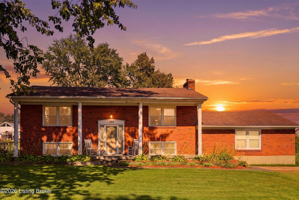 Photo of 182 Meadowbrook Dr, Shepherdsville, KY 40165 (MLS # 1731908)