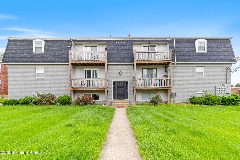 Photo of 3400 Lesway Ct, Louisville, KY 40220 (MLS # 1718513)