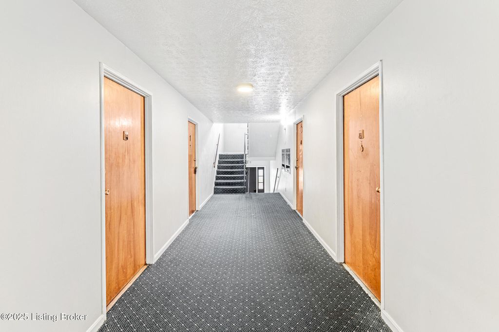 Photo of 3400 Lesway Ct, Louisville, KY 40220 (MLS # 1718513)