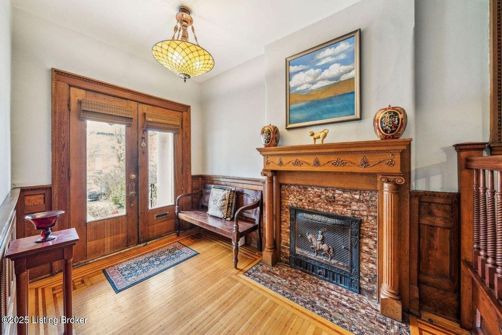 Photo of 1375 S 2nd St, Louisville, KY 40208 (MLS # 1704637)