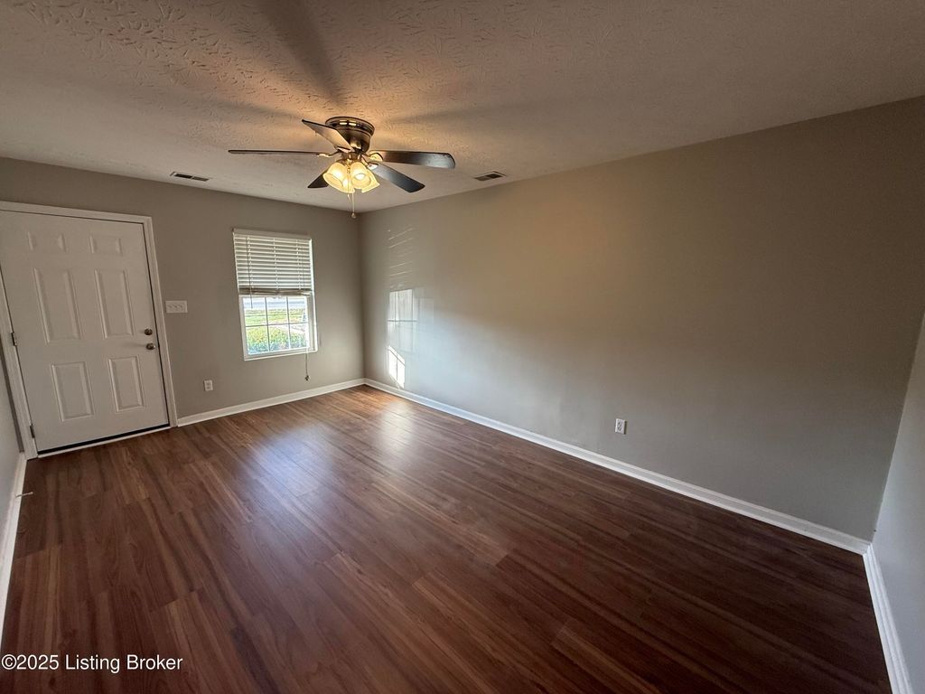 Photo of 7613 Beulah Church Rd, Louisville, KY 40228 (MLS # 1704229)