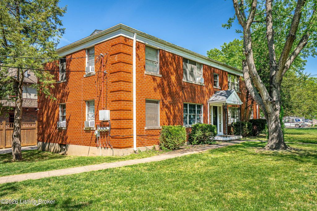 Photo of 162 Thierman Ln, Louisville, KY 40207 (MLS # 1715429)