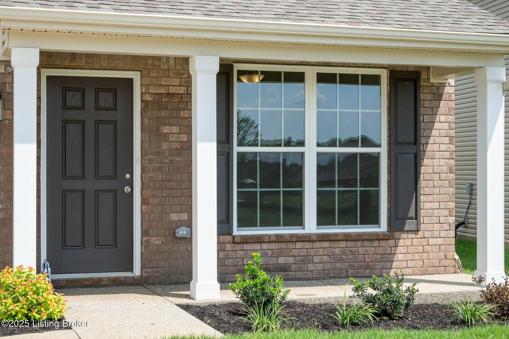 Photo of 7819 Copper Drift Way, Louisville, KY 40291 (MLS # 1708528)