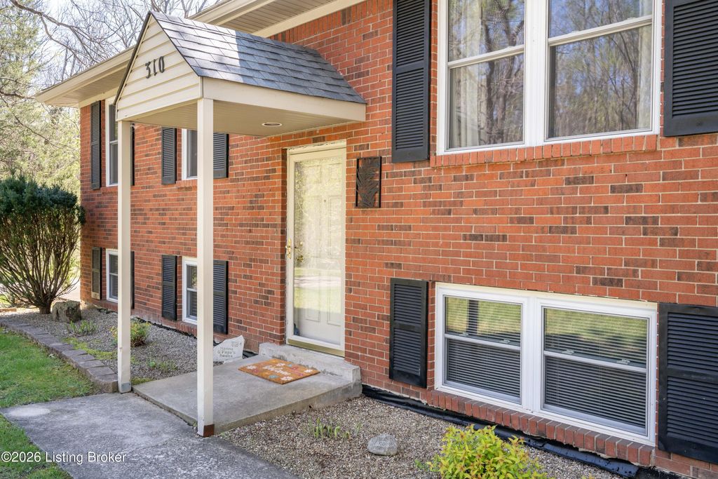 Photo of 310 Janie Ln, New Albany, IN 47150 (MLS # 1713623)