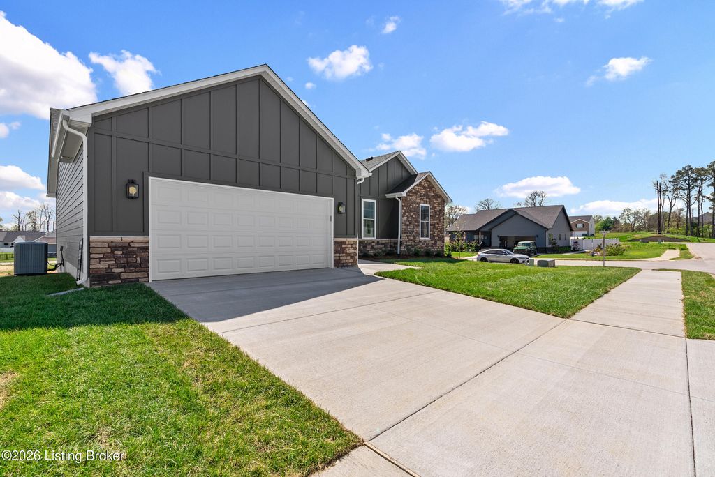 Photo of 504 Ashwood Ave, Elizabethtown, KY 42701 (MLS # 1713763)