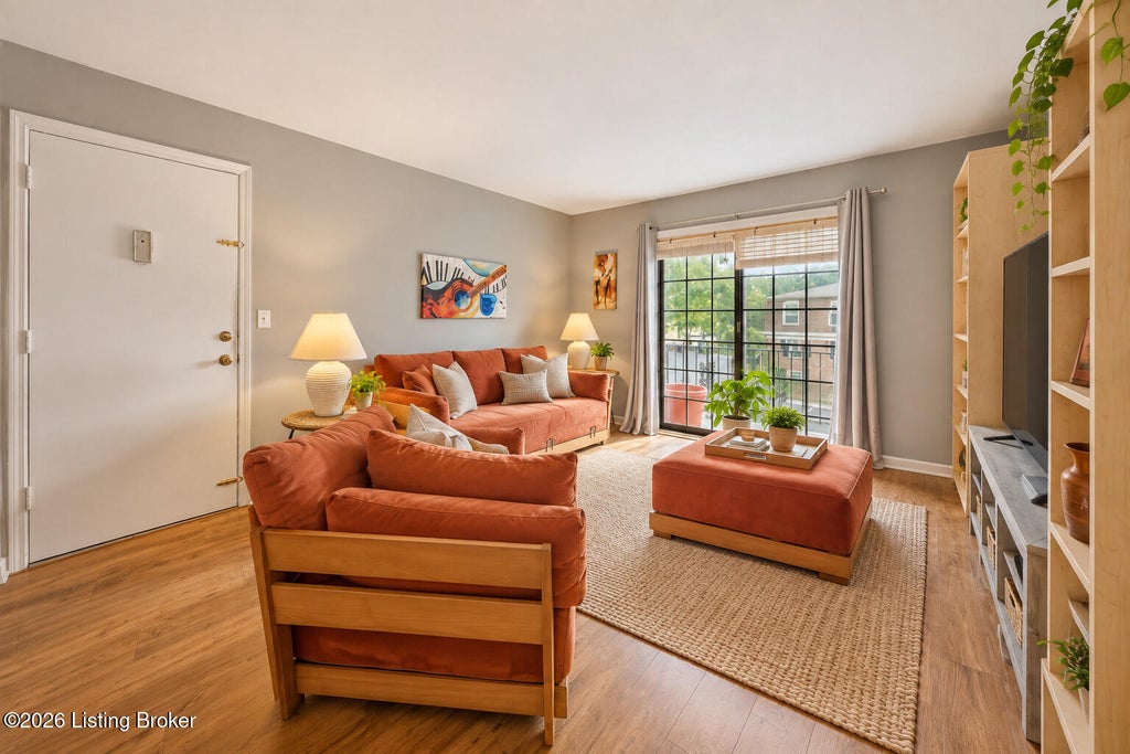 Photo of 308 Chanel Ct #APT 6, Louisville, KY 40218 (MLS # 1730087)