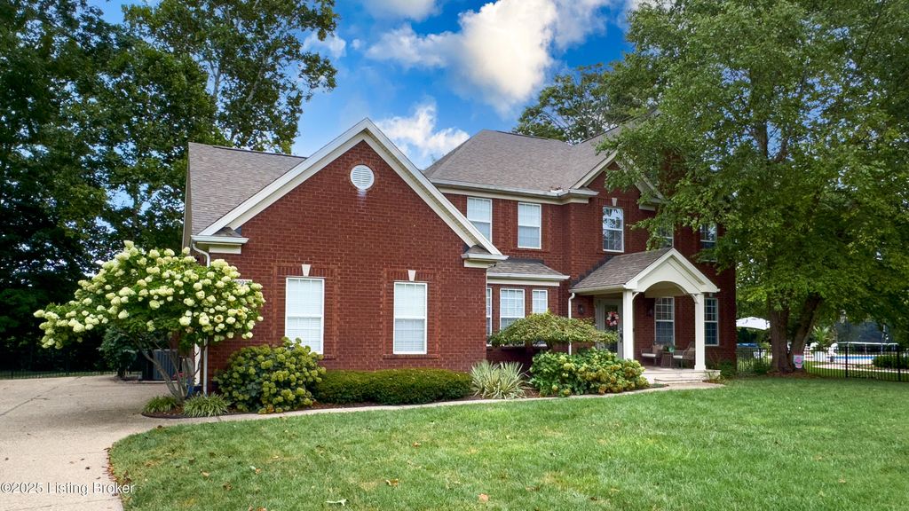Photo of 10926 Worthington Ln, Prospect, KY 40059 (MLS # 1700437)