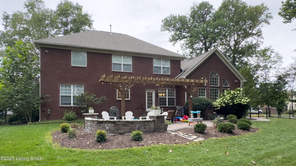 Photo of 10926 Worthington Ln, Prospect, KY 40059 (MLS # 1700437)