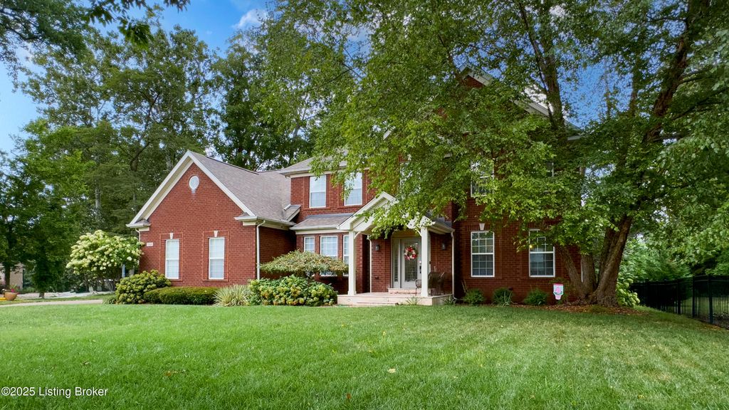 Photo of 10926 Worthington Ln, Prospect, KY 40059 (MLS # 1700437)