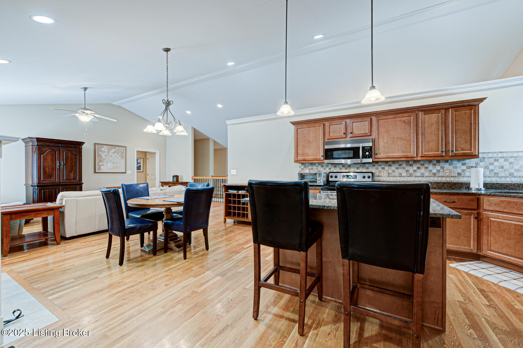 1004 Champions Cir, Simpsonville, Kentucky image 12