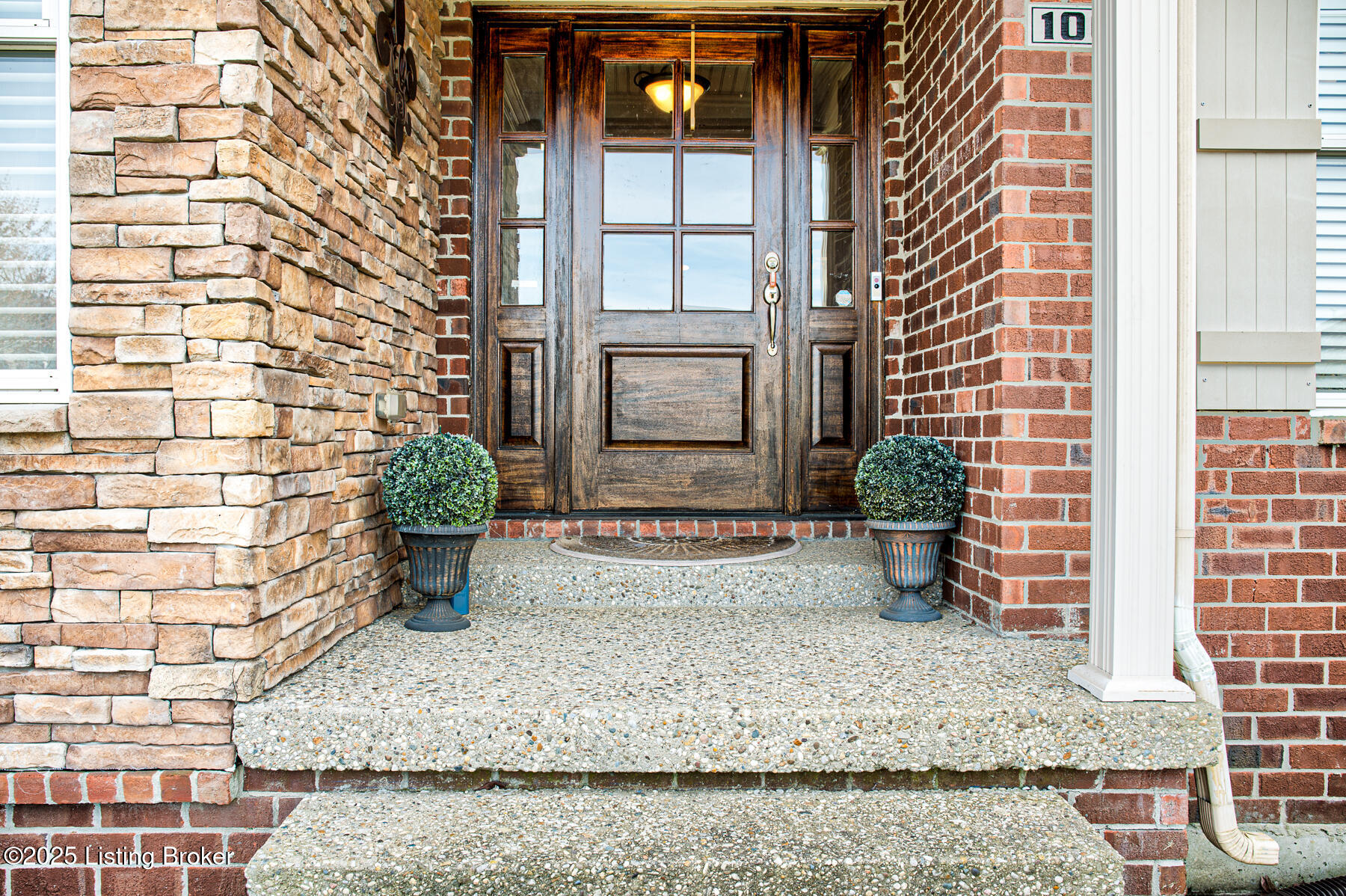 1004 Champions Cir, Simpsonville, Kentucky image 3