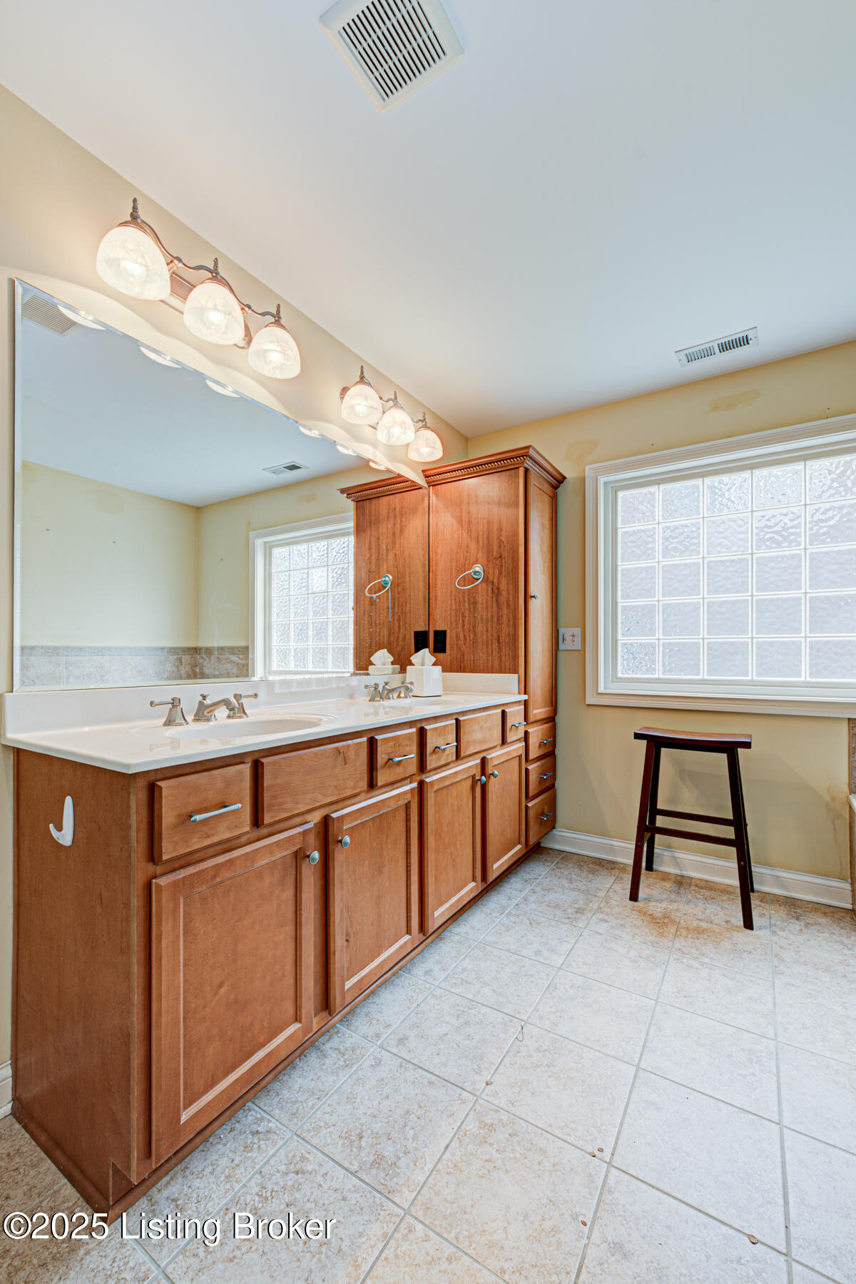 1004 Champions Cir, Simpsonville, Kentucky image 19