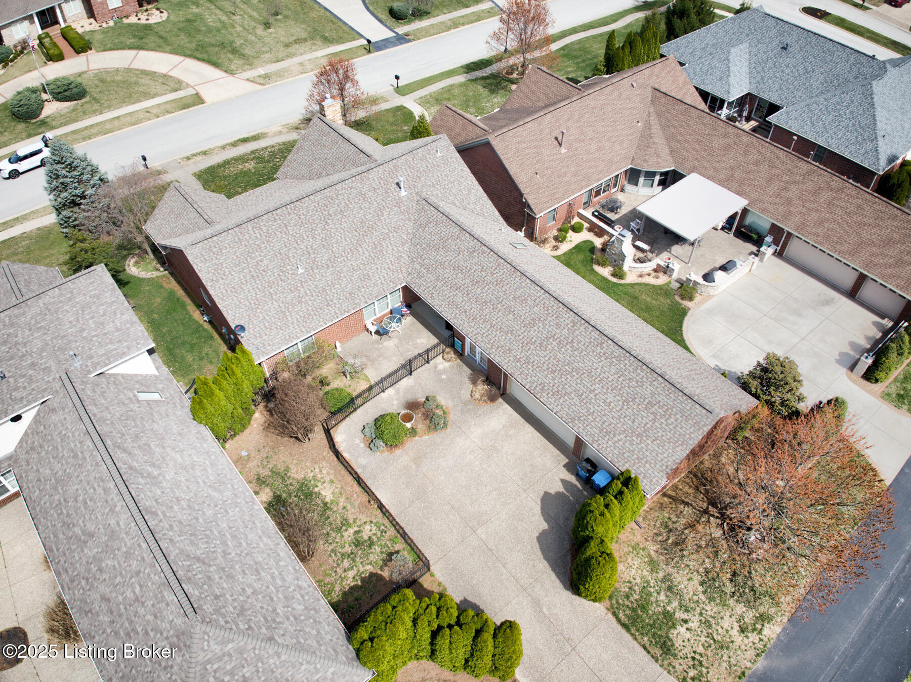 1004 Champions Cir, Simpsonville, Kentucky image 35