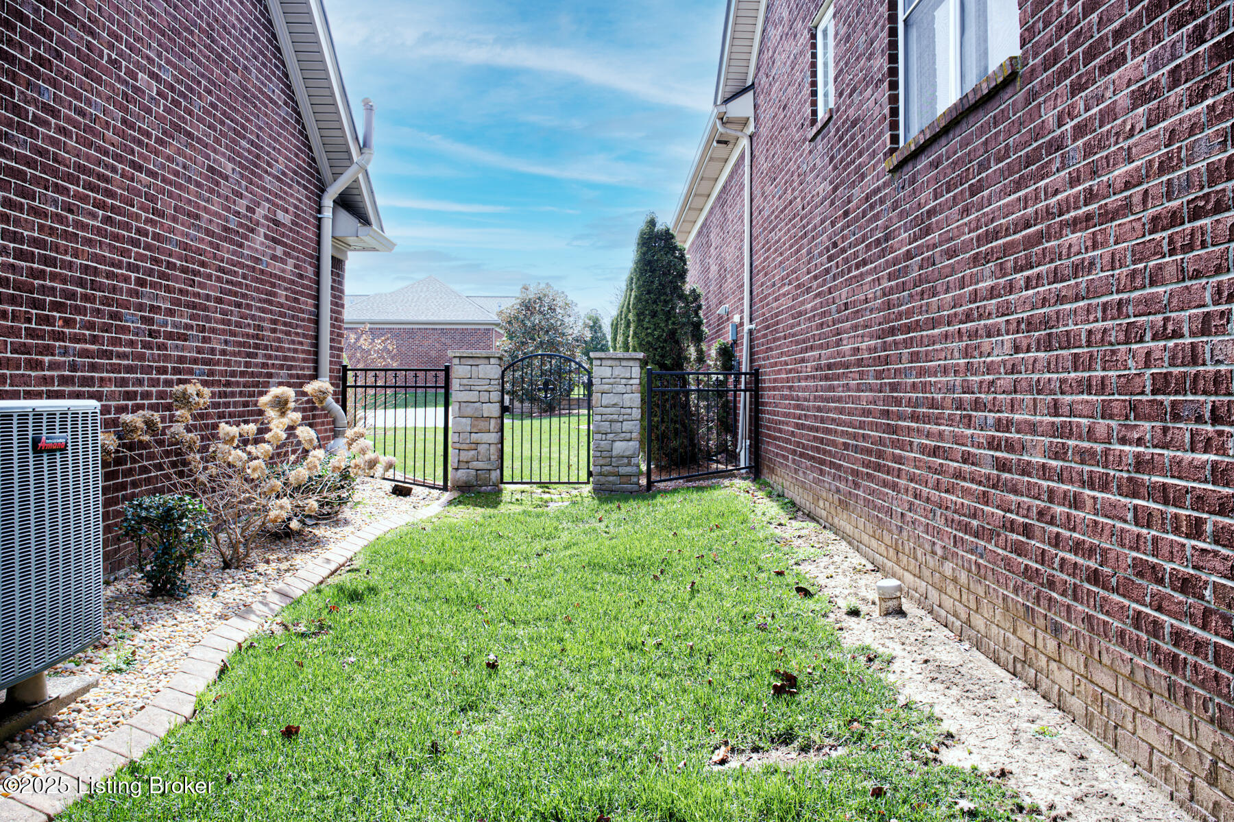1004 Champions Cir, Simpsonville, Kentucky image 32