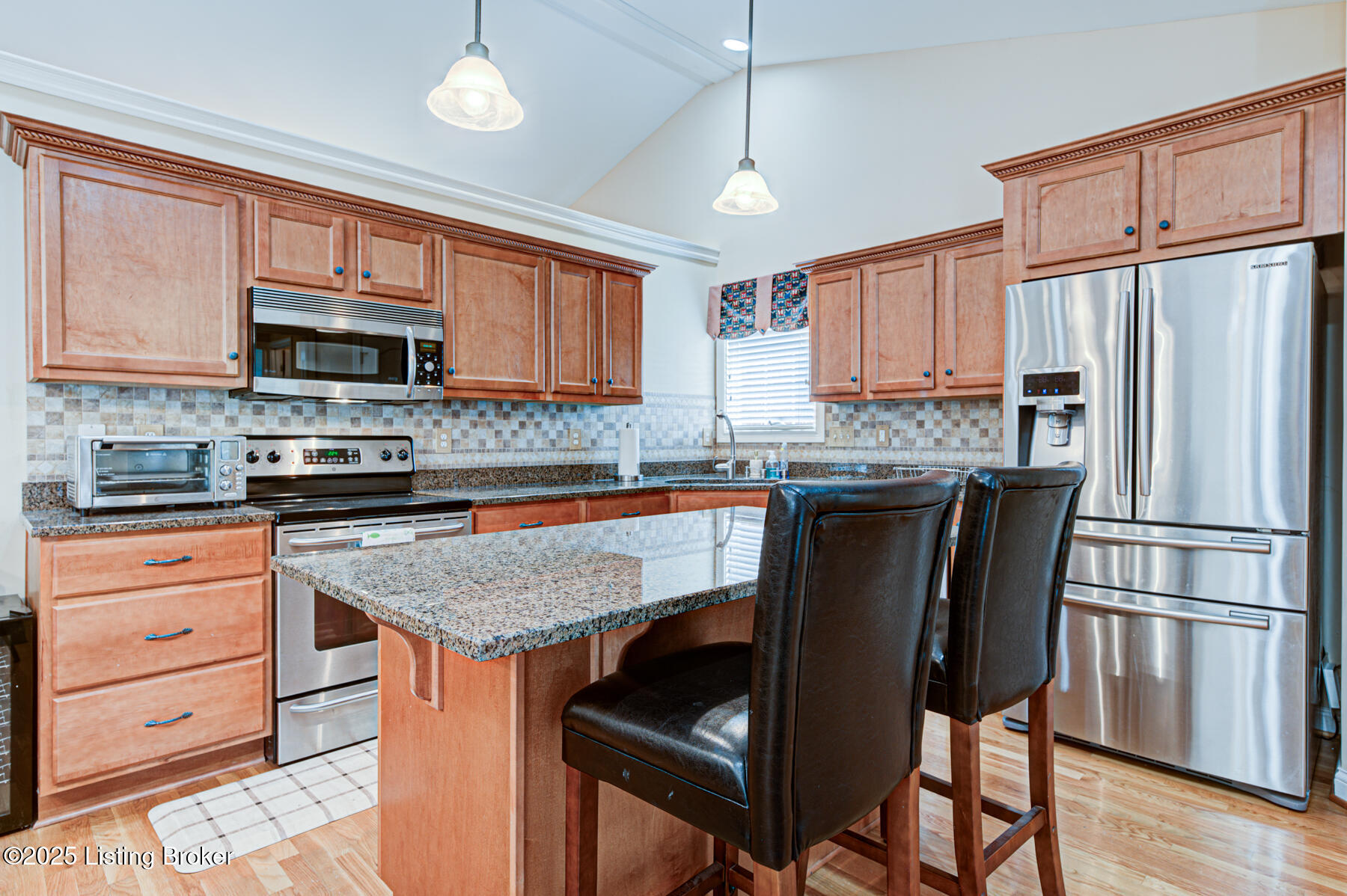 1004 Champions Cir, Simpsonville, Kentucky image 11